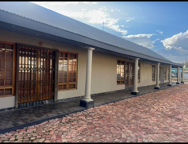 2,180M² BUSINESS CENTRE FOR SALE IN POTCHEFSTROOM CENTRAL